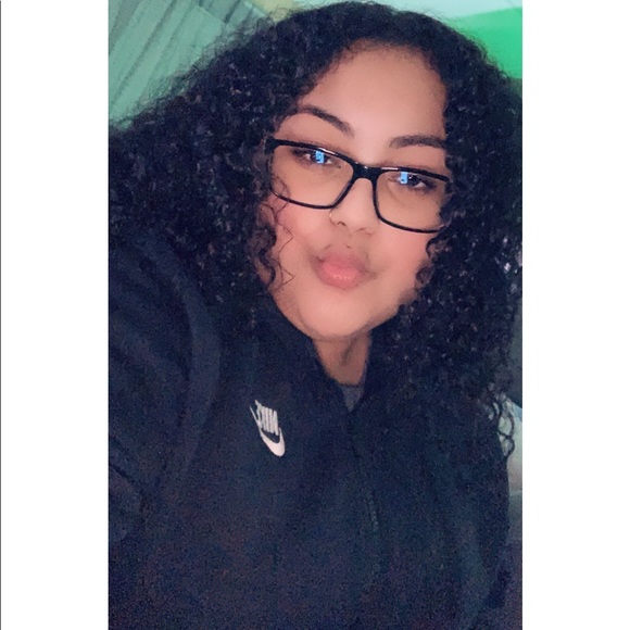 Meet your Posher, Emylett - Picture 1 of 1